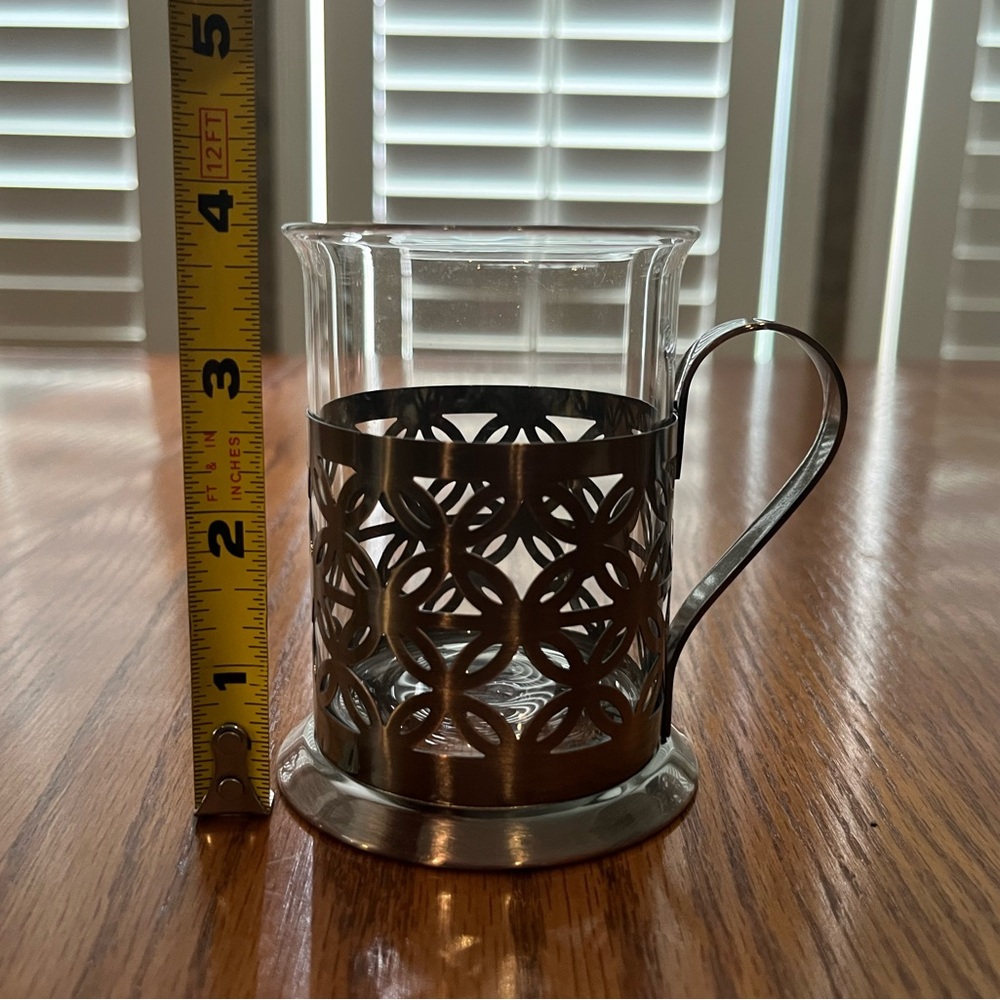 French press coffee maker with 2 matching glass mugs - Picture 4 of 8